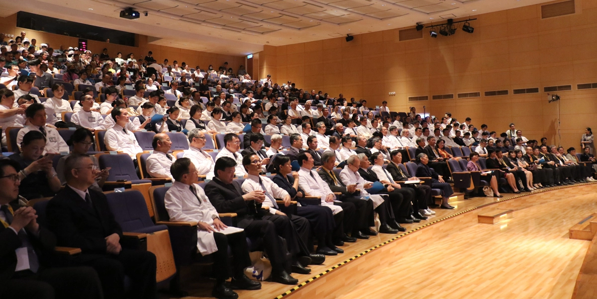 慈濟體系醫院與大學的醫護與研究團隊在慈濟醫學年會共聚一堂。