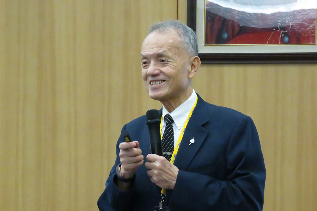 慈濟醫療志業執行長林俊龍發表「素食對地球、健康及心靈的好處」。