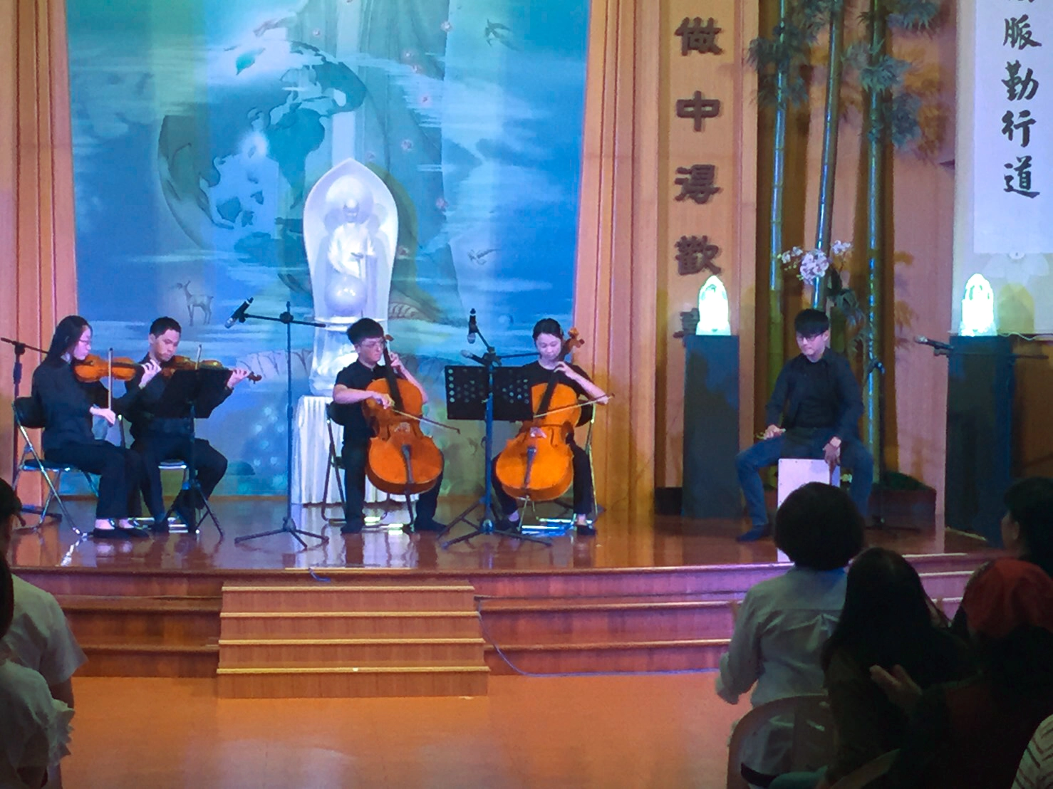 屏東靜思堂舉辦「莫忘那一年」感恩音樂會，屏東大學音樂系也參與演出。【圖：慈濟基金會提供】