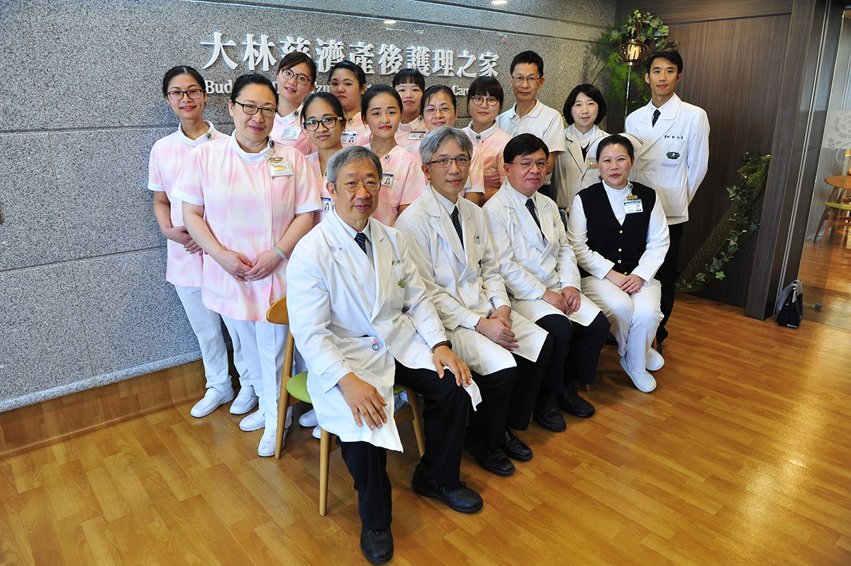 大林慈濟產後護理之家有大林慈濟醫院婦產科及小兒科當醫療後盾，也結合營養師及護理團隊，甚至由中醫師調理，讓月子照護周全又溫馨。
