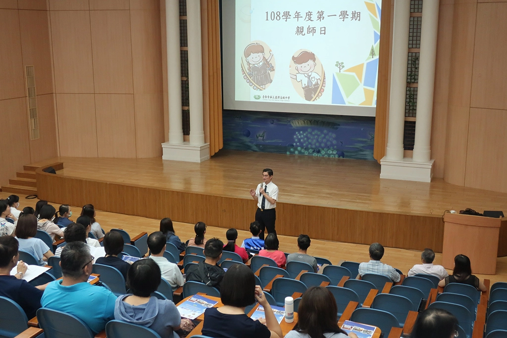 校長說明在108課綱下，學校對於學習歷程的重視及國際教育的推行計畫。