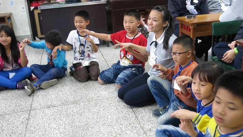 在校期間，不少原住民學生主動加入天主教或基督教社團，既尊重原住民學生的宗教信仰，也多了歸屬感。