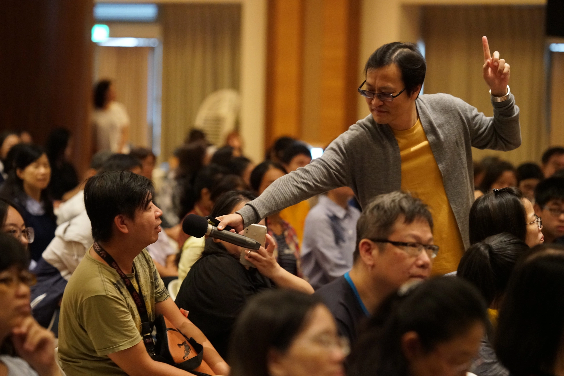 彰化靜思堂成立的「創新學堂」，特別於9月29日邀請李崇建老師分享「從自我和諧到他人和諧的對話」，吸引七百多位民眾參與聆聽。