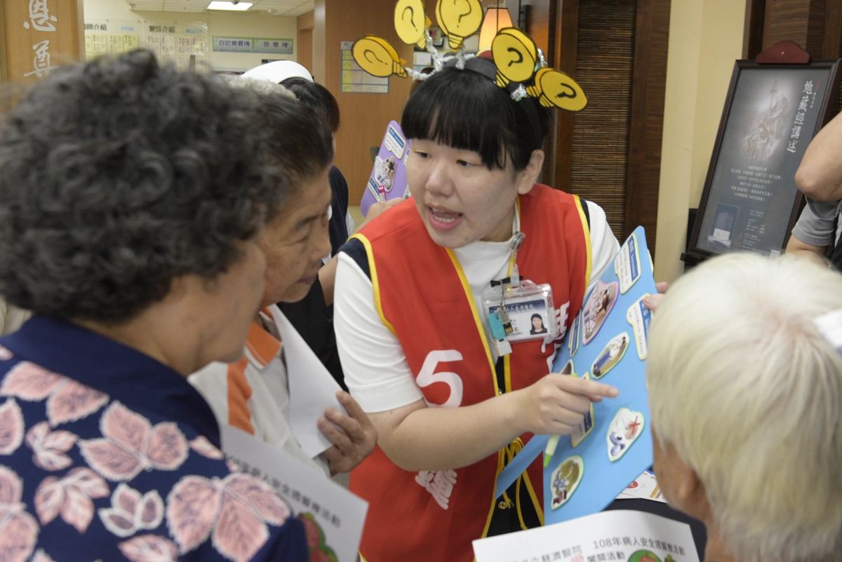 活動現場設有八個小遊戲，包括跌倒、用藥安全、Line服務、就醫提問單、器官捐贈、長照2.0、洗手愛乾淨等