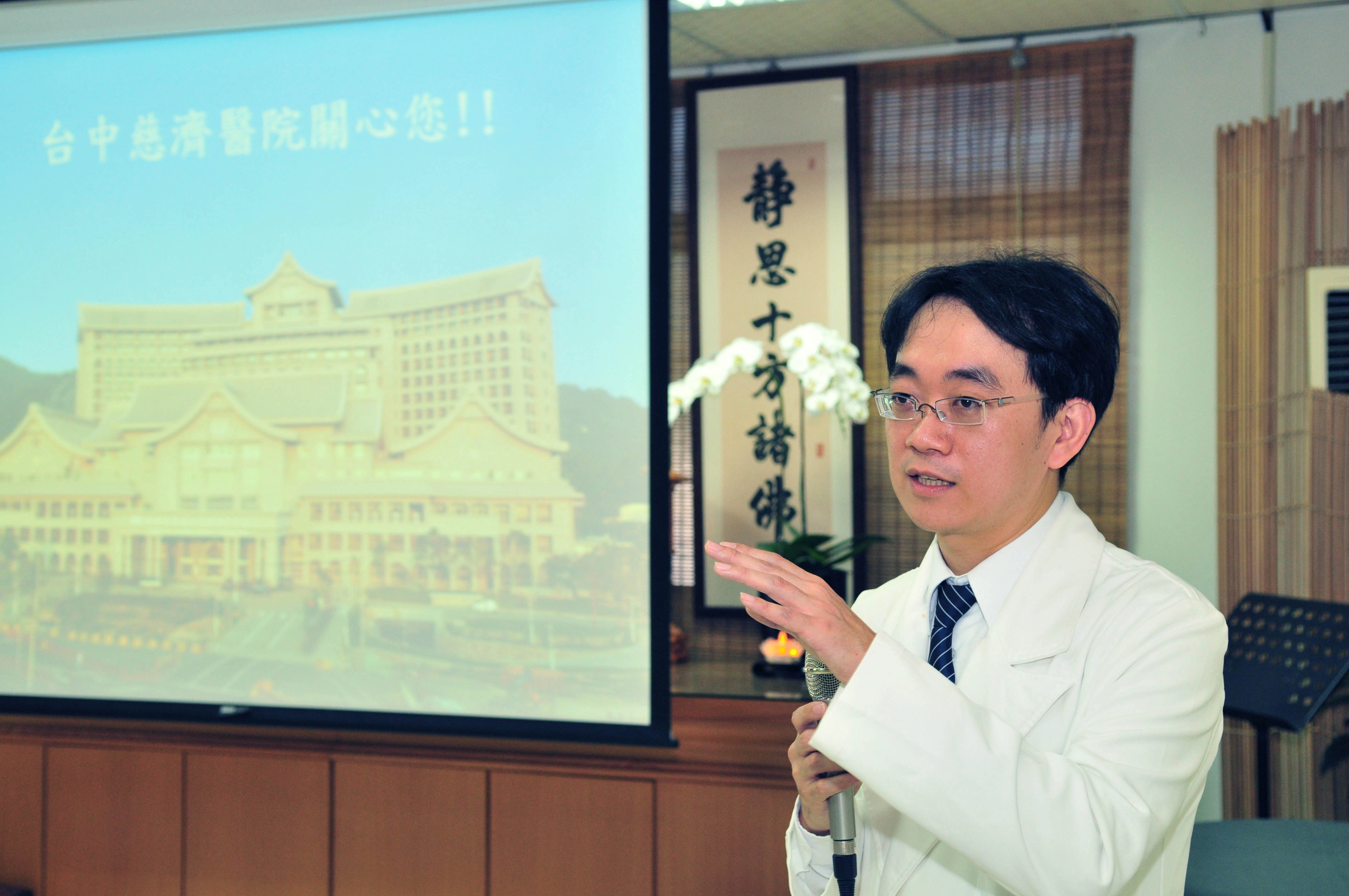 大腸直腸科方佳偉醫師，分享大腸直腸癌的發現與治療。(攝影者：楊榮書)