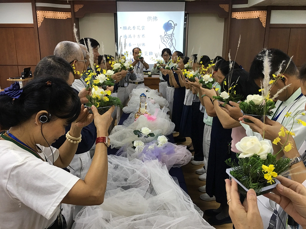 學員體會慈濟的人文課程—花道