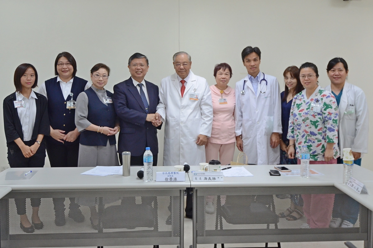 台北慈濟醫院徐榮源副院長帶領長照服務部同仁前往承作醫院訪視，討論合作計畫。