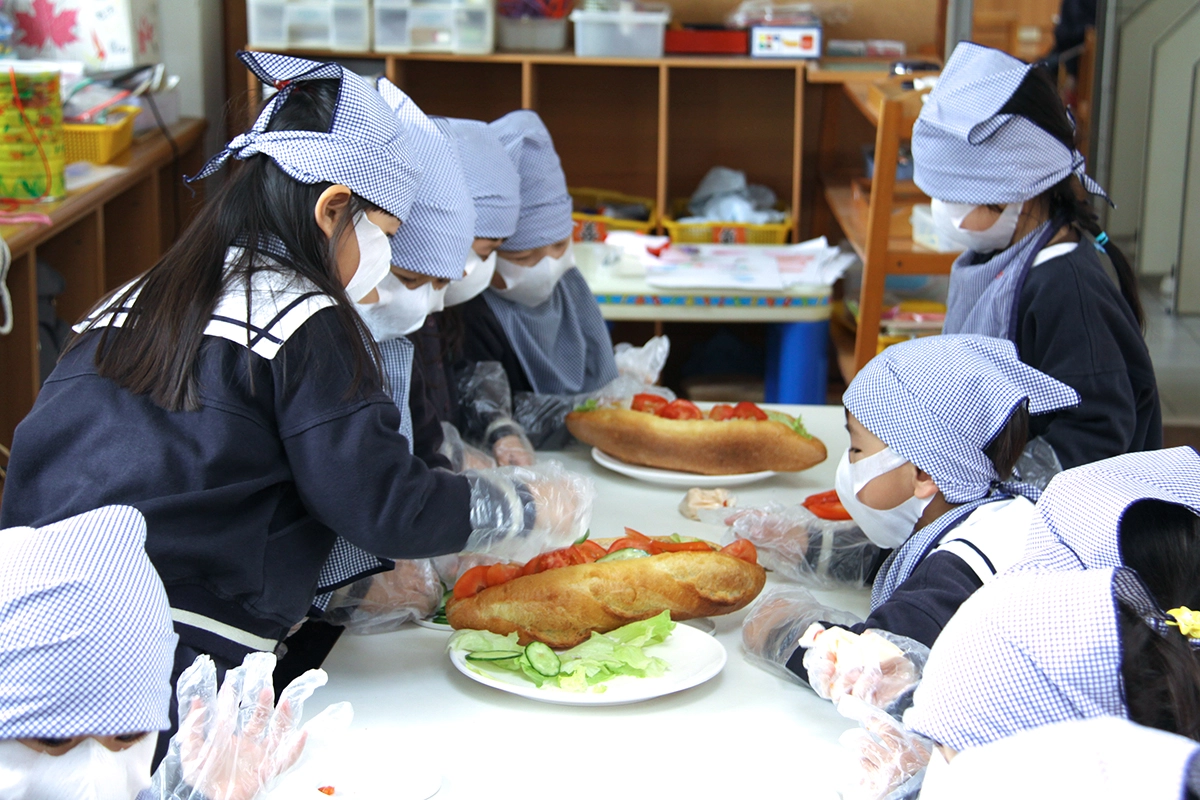 多吃新鮮蔬菜水果，每日建議食用3份蔬菜與2份水果。（圖：黃裕銘）