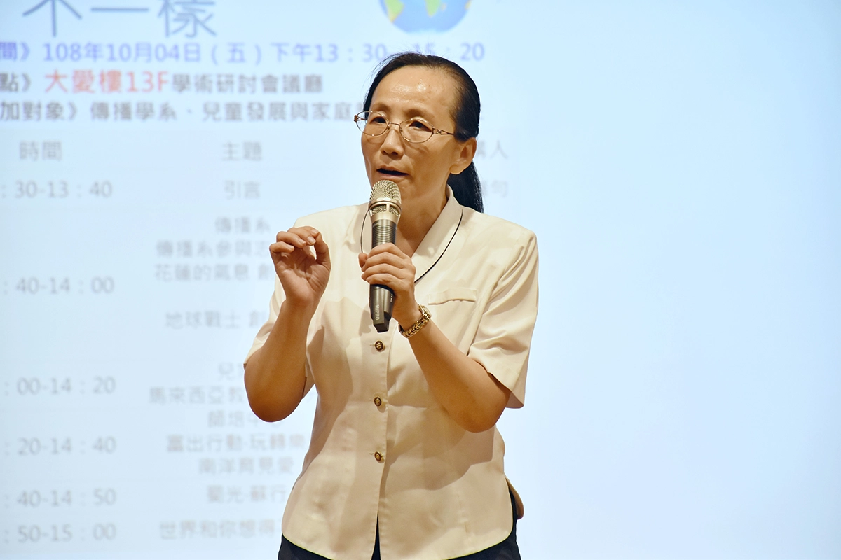  何縕琪院長肯定同學無論是文化體驗、服務學習，都體現了年輕人對於事物探索的好奇心與熱忱，期許大家在大學時光中記得留下不同凡響的回憶印記。