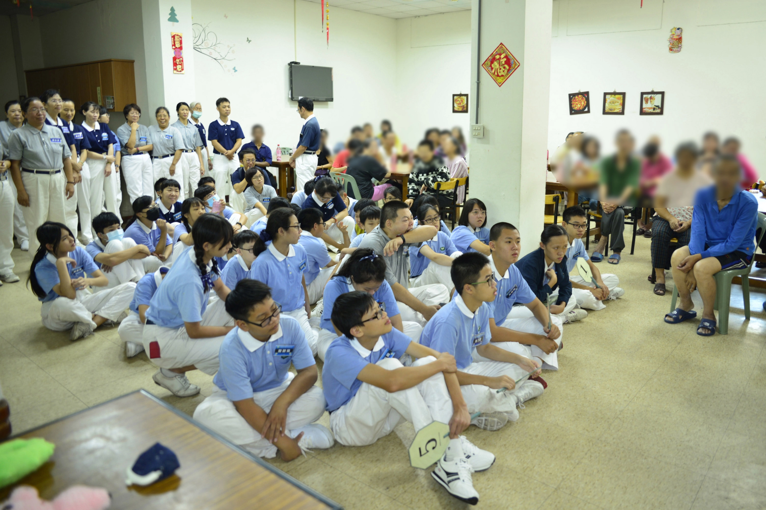 「慈濟北彰青少年成長班」利用難得的連續假期，前往彰化一家康復中心關懷。
