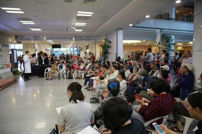 10月16日台北慈濟醫院舉辦骨科「績優骨，好生活」衛教講座，吸引許多來院大德參與。（攝影：王占籬）