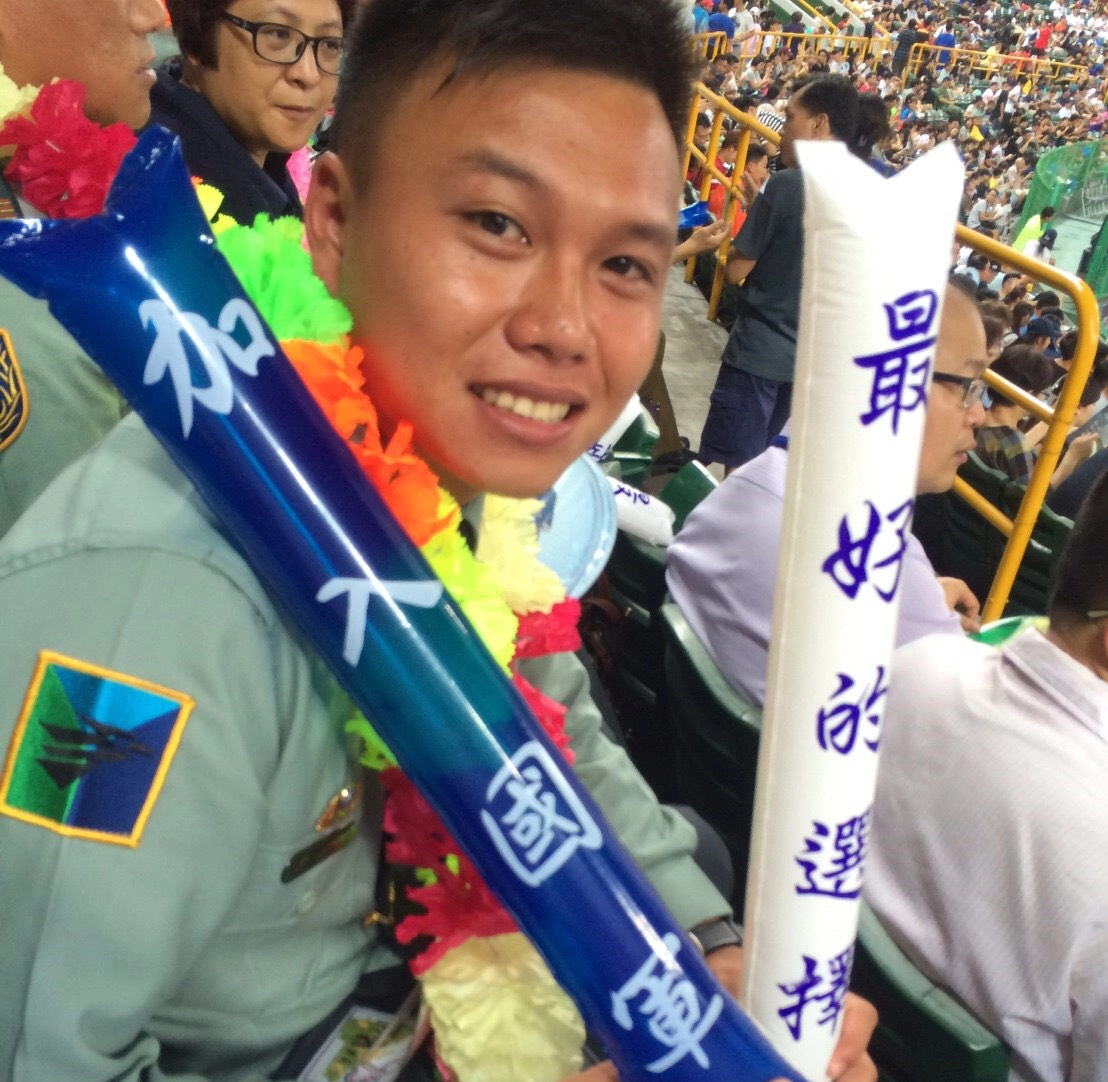 王偉傑覺得曾經受過幫助，如今有能力了，他也要幫助別人，身為職業軍人，最重要的任務就是保護國家，因為有國才有家，認真負責在工作上，勇於挺身助人。（王偉傑提供）