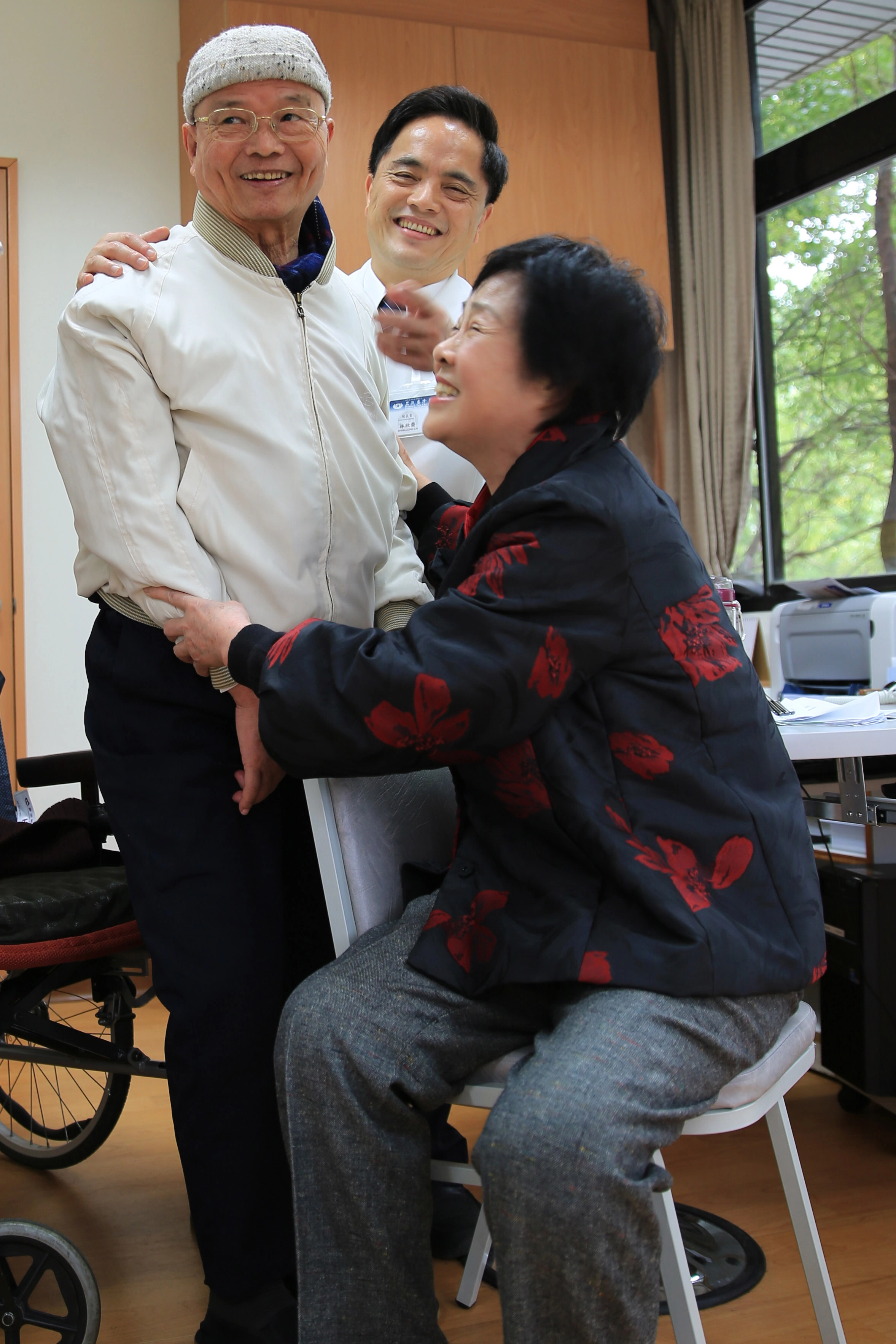 花蓮慈濟醫院開發了以病患「脂肪幹細胞」的治療技術，順利完成全球首創自體脂肪幹細胞腦內移植的第一期人體臨床試驗，病患經過兩個月就有明顯進步。