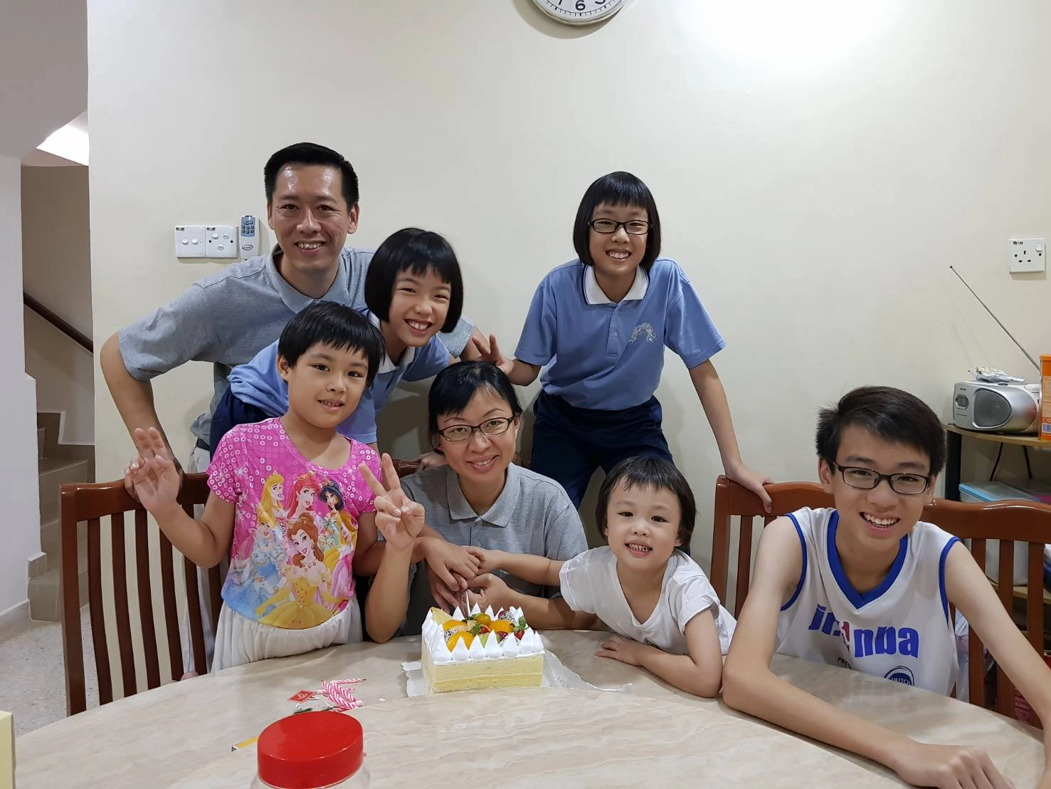 「慈濟四神湯」也改變了鐘家教小孩的方式。(鐘永長提供)