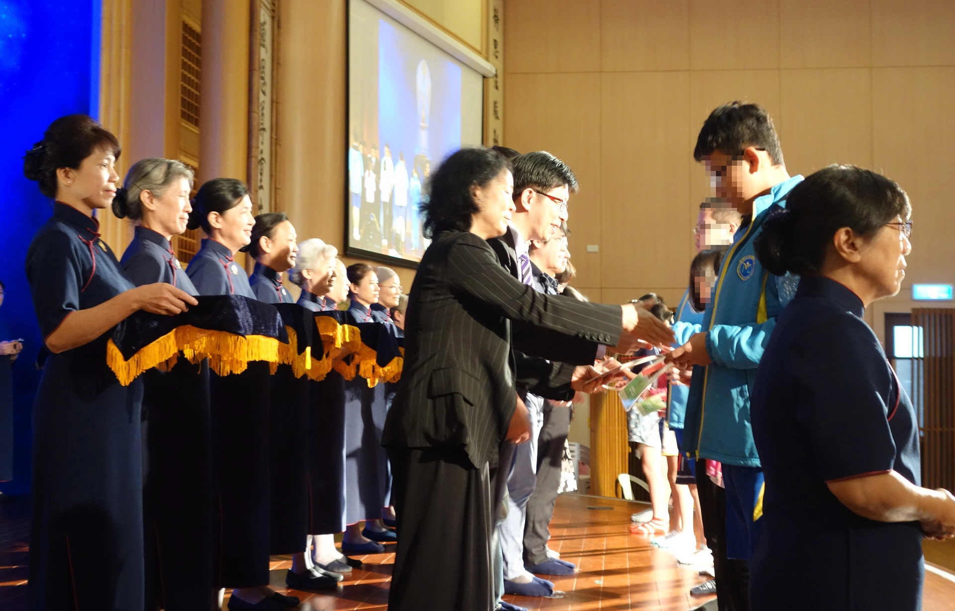26日（六）上午，基隆慈濟新芽獎學金於靜思堂舉行，基隆地區學子本年共有111位獲獎。