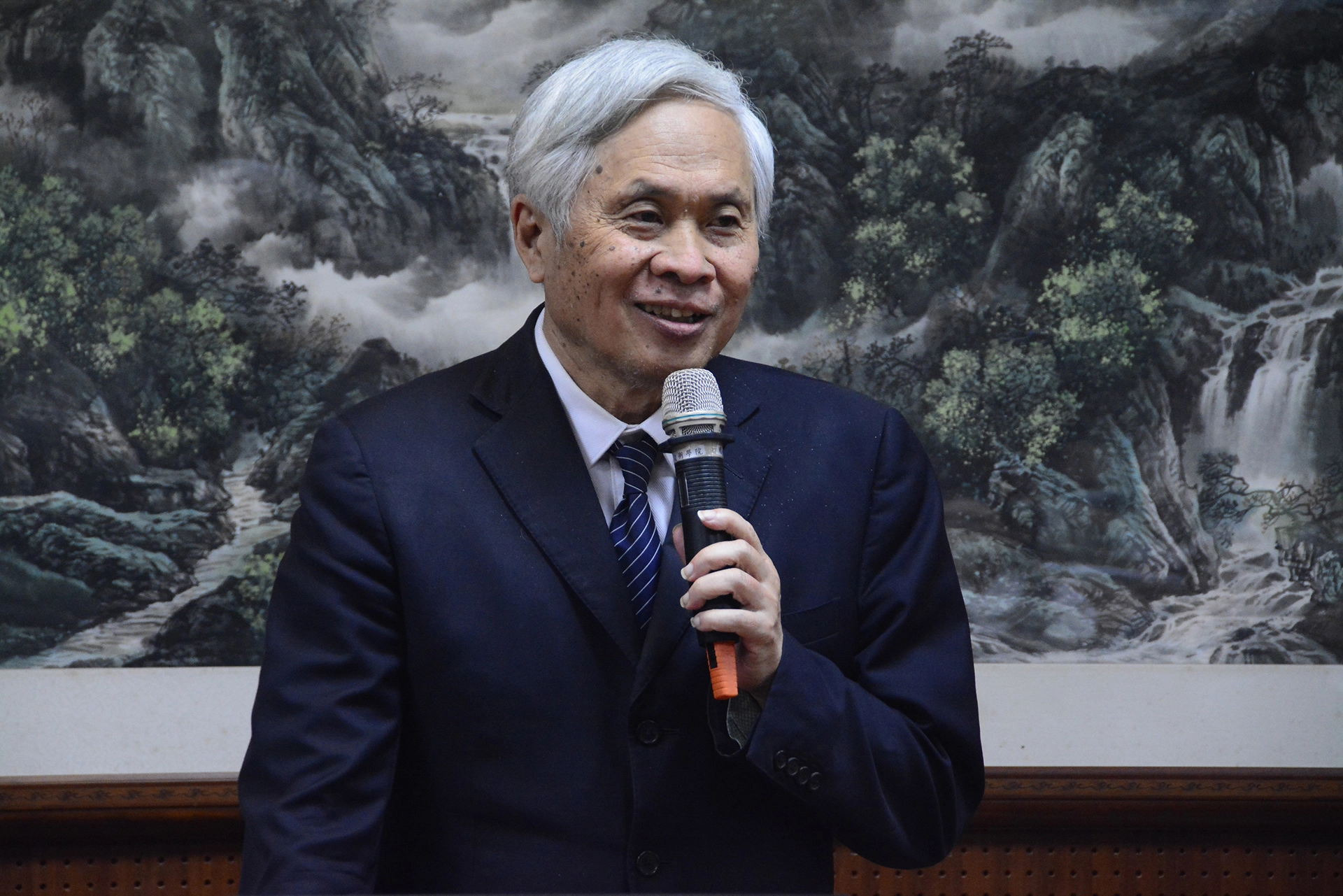 慈濟教育志業執行長王本榮暢談翻轉教育的九轉還魂丹。