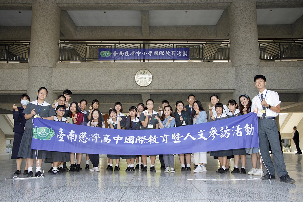 108年大手牽小手與外籍大學生交流活動在臺南慈中展開。