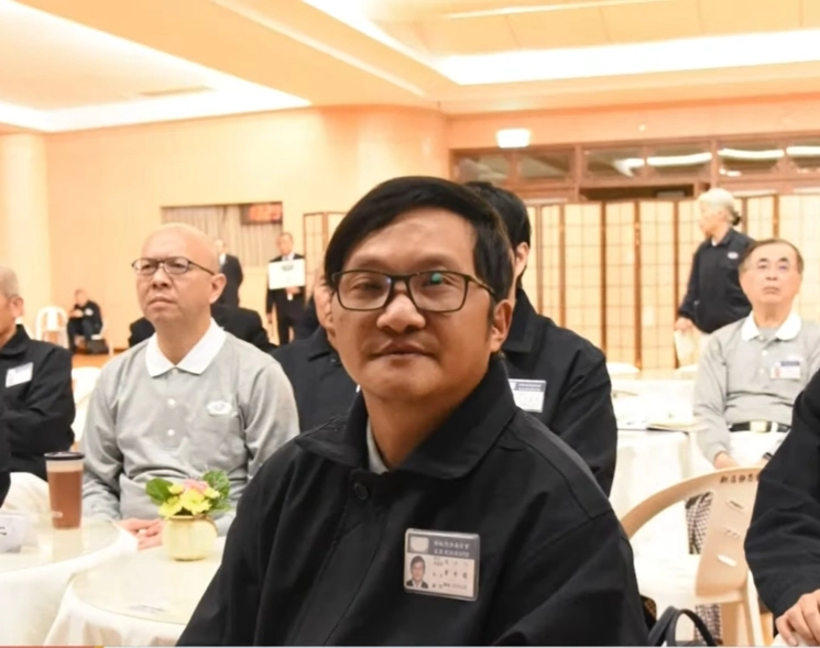 重獲新生的曾友德發願要戒菸、戒酒，戒除生活上不好的習性，因為治療復原期間，從中感受到慈濟人滿滿的愛與關懷，慈濟人文影響甚至啟發他善念。