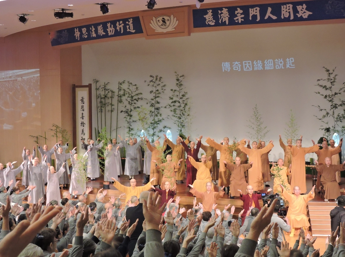 2019年慈濟歲末祝福感恩會的主題是「誠正信實為大地、慈悲喜捨為和風」 ，會中透過手語演繹傳法，人人誠心為世界祈求平安、福慧增長。