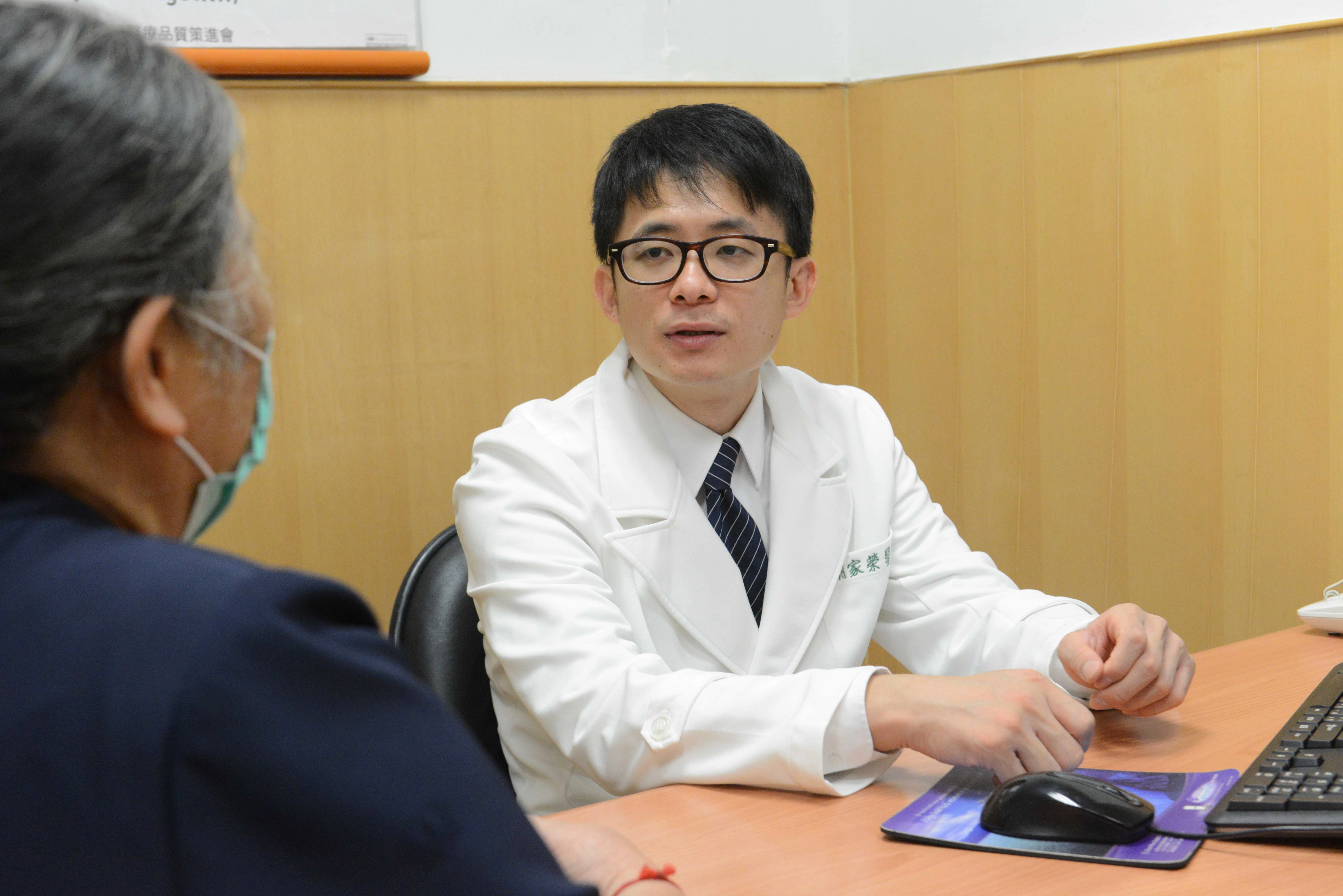 胡家榮醫師看診照