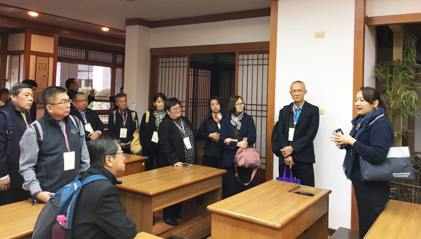馬來西亞校長團貴賓們參訪人文教室