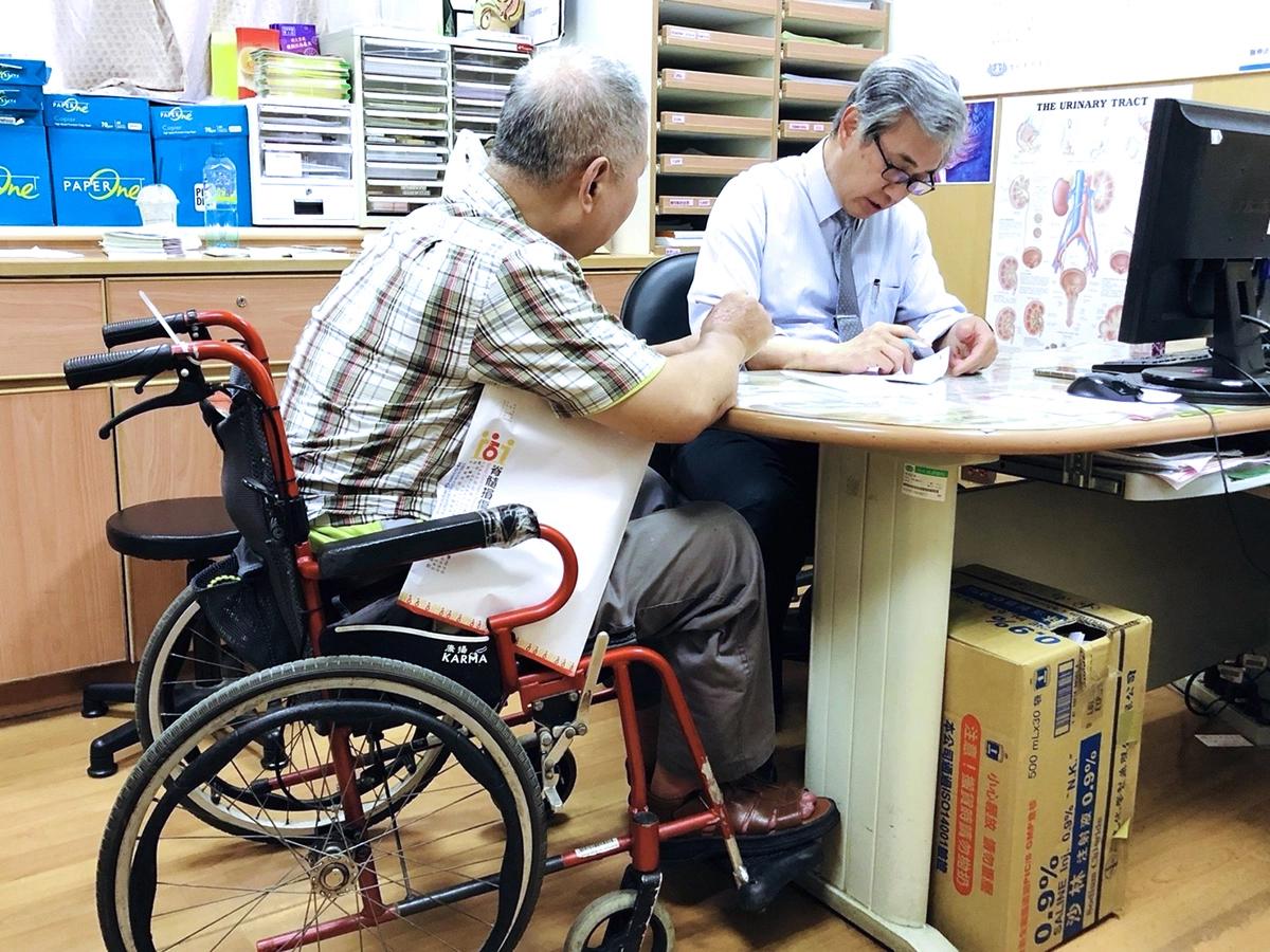 二十二年來郭漢崇主任親自為排尿障礙病人進行錄影尿動力學檢查，建立正確的臨床診斷及精準醫療，目前已執行超過2萬2千例。