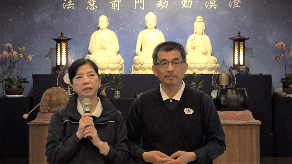 慈濟志工王秀如(左1)表示，新竹靜思堂的長照活動，從2018年12月2日就開始從社區開始邀約長者參與，從讀書會出發，開始設計一連串多元的活動，雖然開始推動時並非很順暢，透過志工們一直用愛去關懷，至今日長者們都一直期待每週的星期一及星期五，甚至還表示除了這兩天以外，還可以再加開課程嗎？