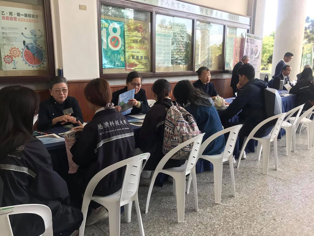 慈濟骨髓幹細胞中心驗血活動前往花蓮慈濟科技大學舉行宣導及驗血活動，受到學生熱烈響應，其中可以說是未來護理師搖籃的慈科大護理系學生參與更是踴躍。