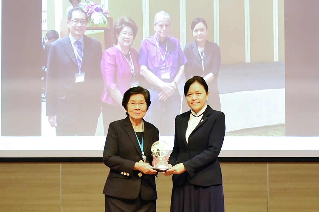 慈大劉怡均校長於五年多前與泰國馬希竇大學醫學院博士學程合作，促成了台泰間第一個生醫領域雙聯博士學位學程，共同培育生物醫學研究人才。