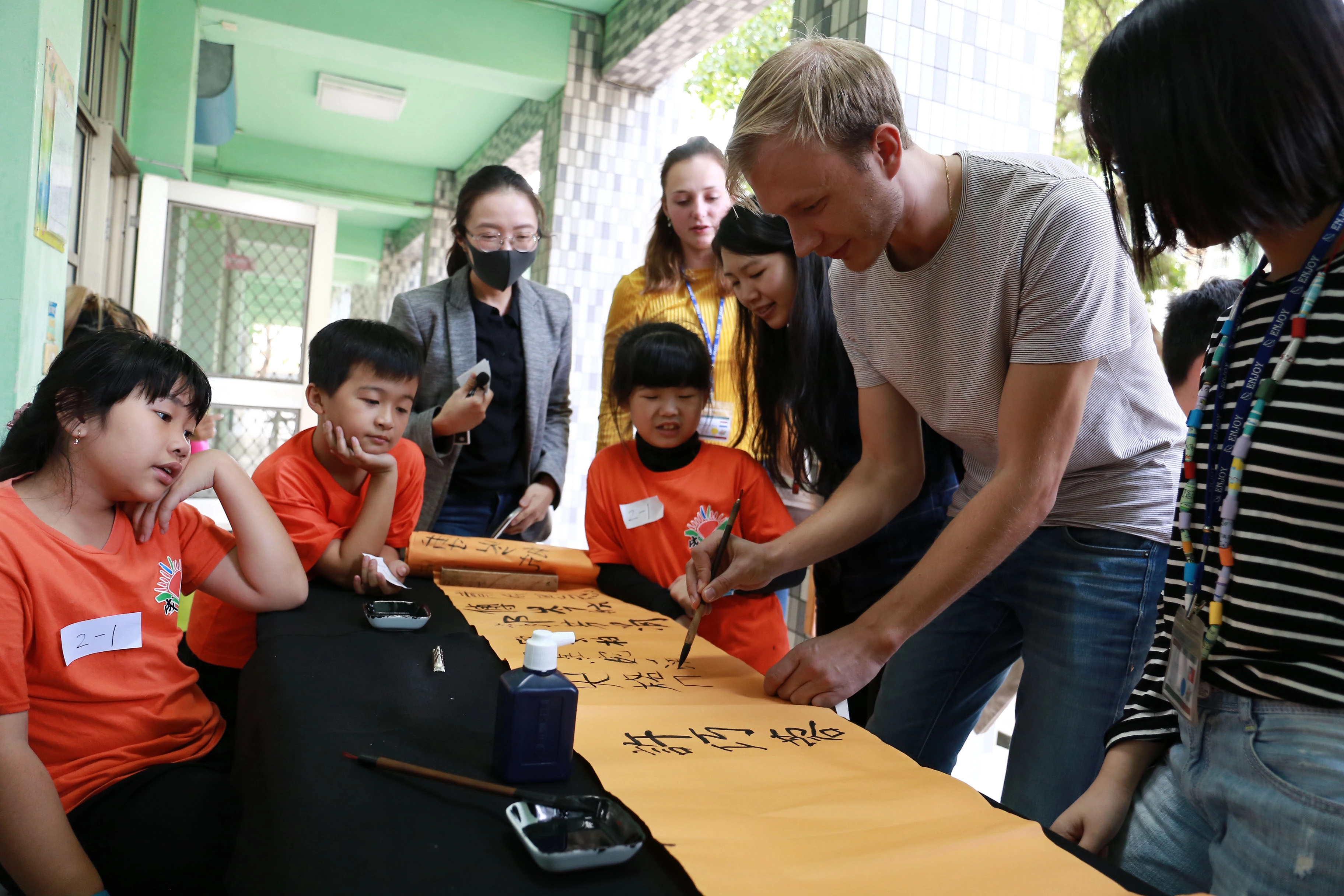 為提供偏鄉國中小學學生多元英語學習機會，透過結交外國友人提升偏鄉學生學習外國語言及瞭解外國文化的動機。