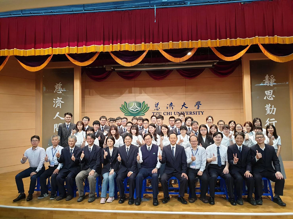 慈濟大學醫學資訊學系19日舉辦108學年專題發表會，共有12組作品作品涵蓋健康照護、食安相關、區塊鍊技術結合藥品供應等。