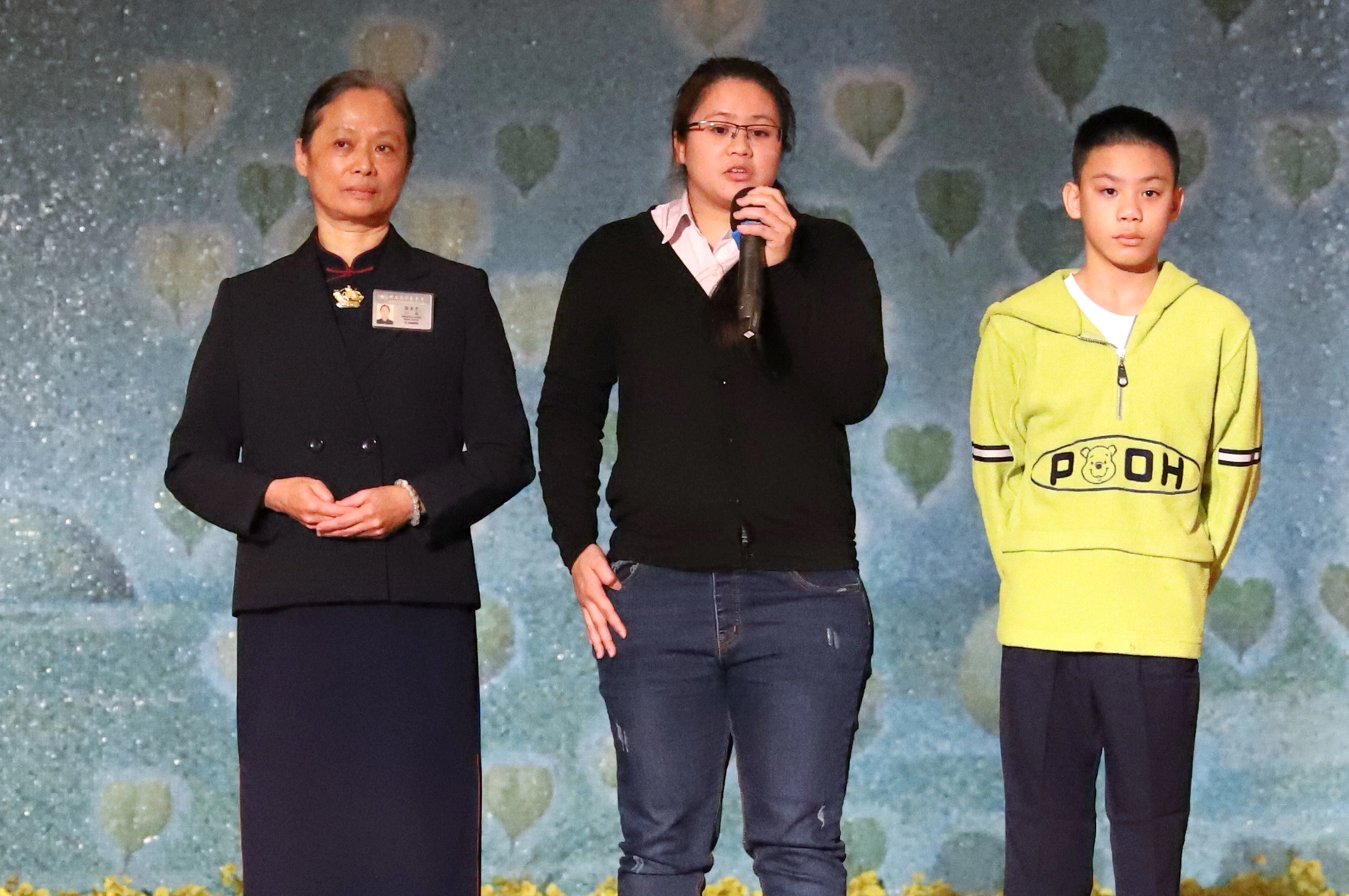 許盈雪說：「家境貧困沒關係，怕的是孩子們的心被困住。」因為受到慈濟的影響，她從高中開始便利用空閒與假日的時間投入志工行列。