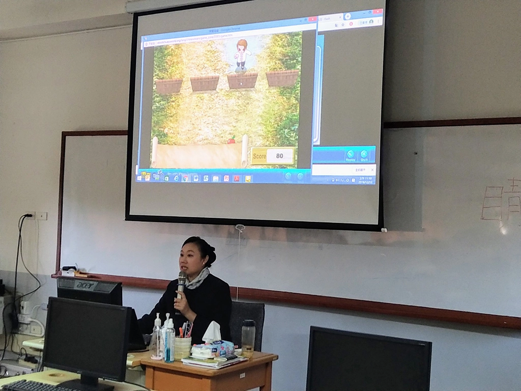 李孝慈主任分享用全球華文網的電動遊戲頁面作小考考題