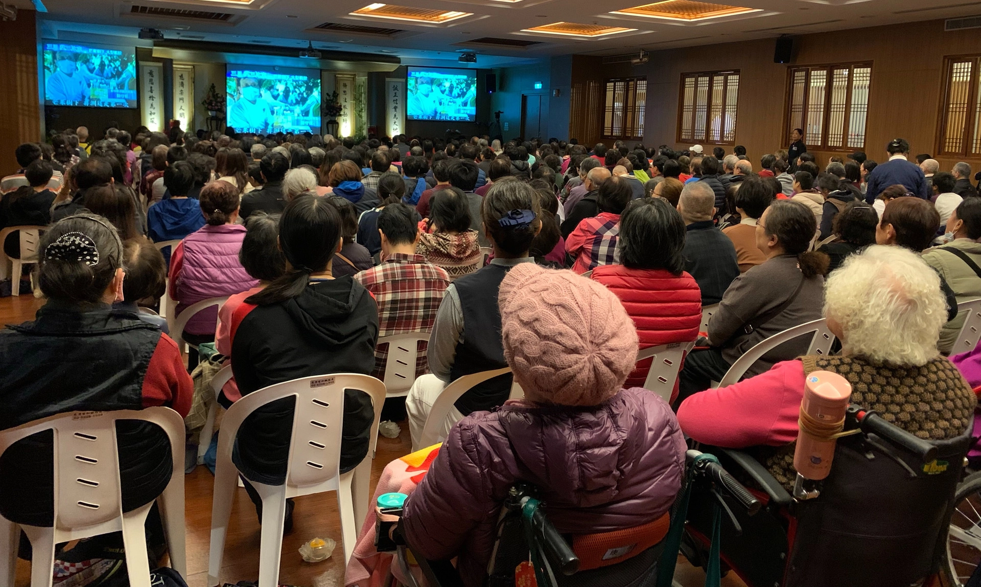 雙和靜思堂12 月28日舉行社區歲末祝福，28日共舉行三個場次歲末祝福，共超過3700人參與同沾法喜、同享歡喜。