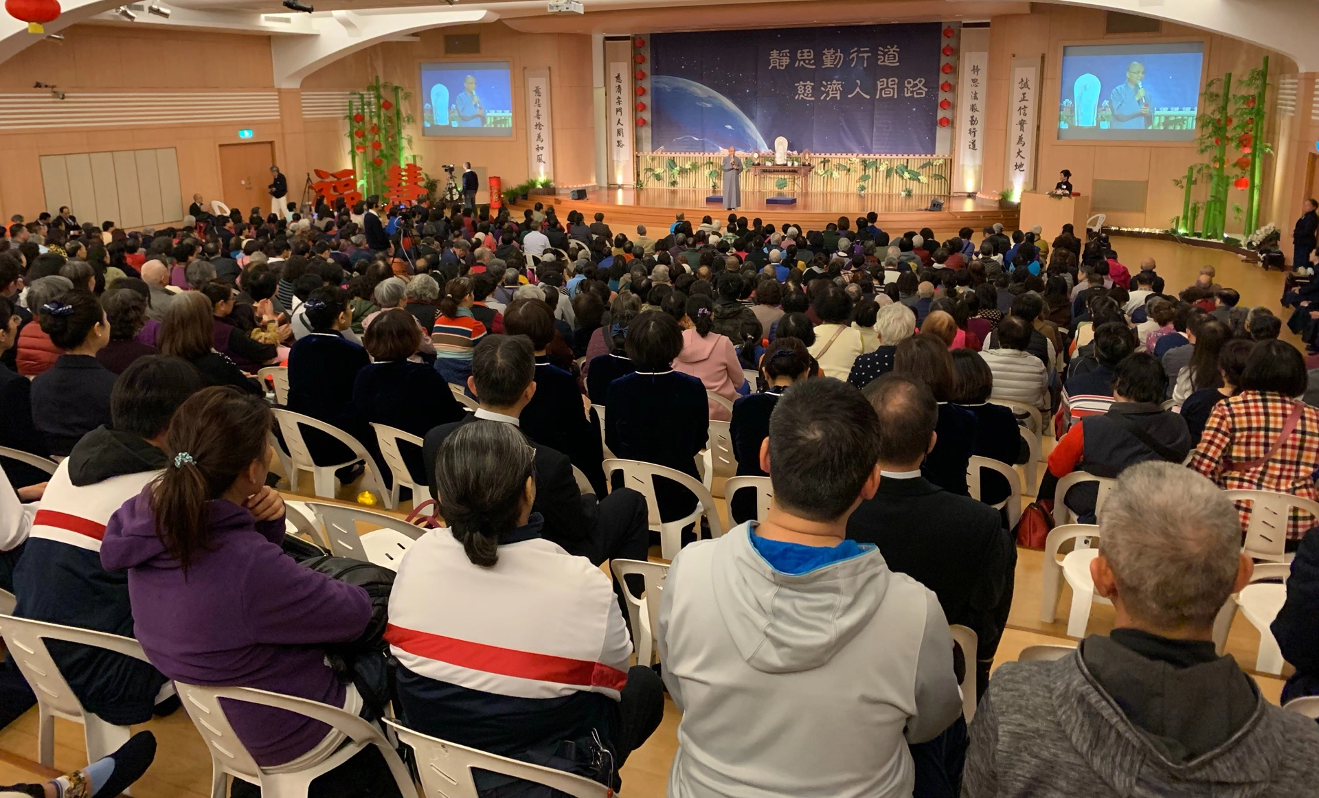 雙和靜思堂12 月28日舉行社區歲末祝福，28日共舉行三個場次歲末祝福，共超過3500人參與同沾法喜、同享歡喜。