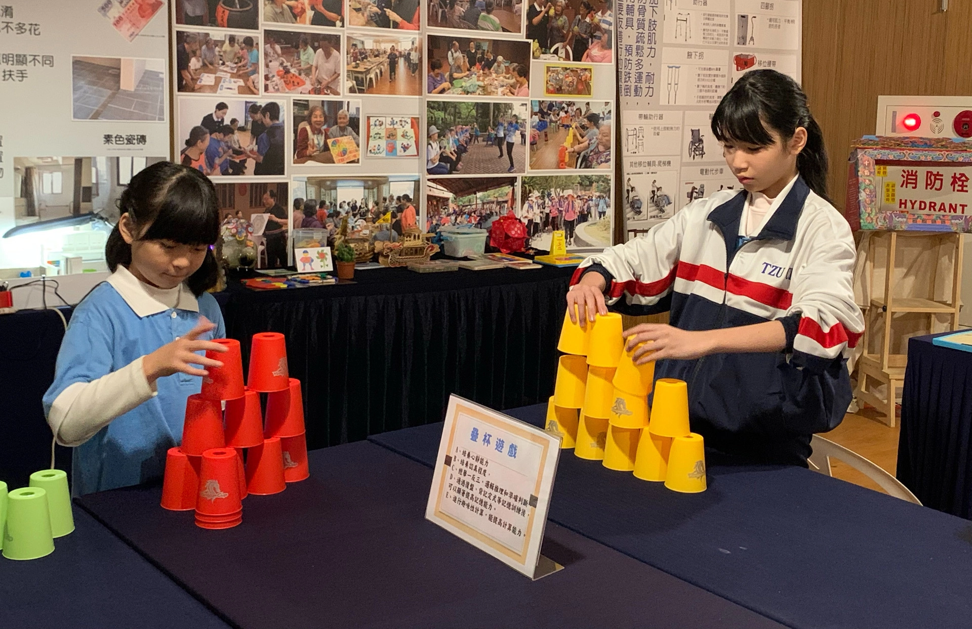雙和靜思堂現場搭設三頂大帳篷，增加烤地瓜、柑仔店及童玩遊戲區，讓雙和歲末祝福更有年味。