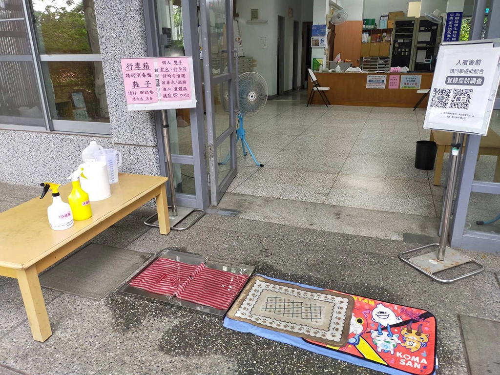 面對新冠肺炎，慈大附中總以高規格防疫嚴陣以待，尤其了解連假期間，大批人員移動更是可能成為防疫破口，務必提高警覺！