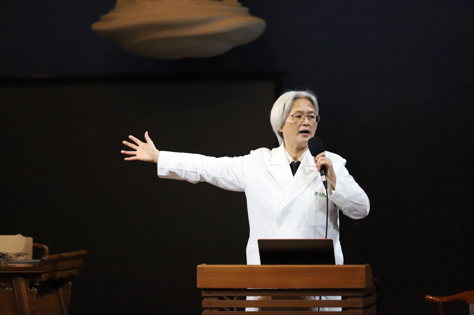 關山慈濟醫院中醫科主任沈邑穎在慈濟全球線上共修分享中醫身心防疫。