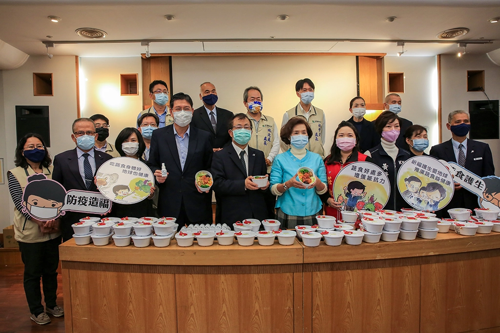 慈濟基金會於疫情期間致力推廣健康蔬食，於4月16日中午準備70份營養蔬食便當給宜蘭縣政府，推廣茹素防疫新觀念，每份餐盒都盛有滿滿的祝福。