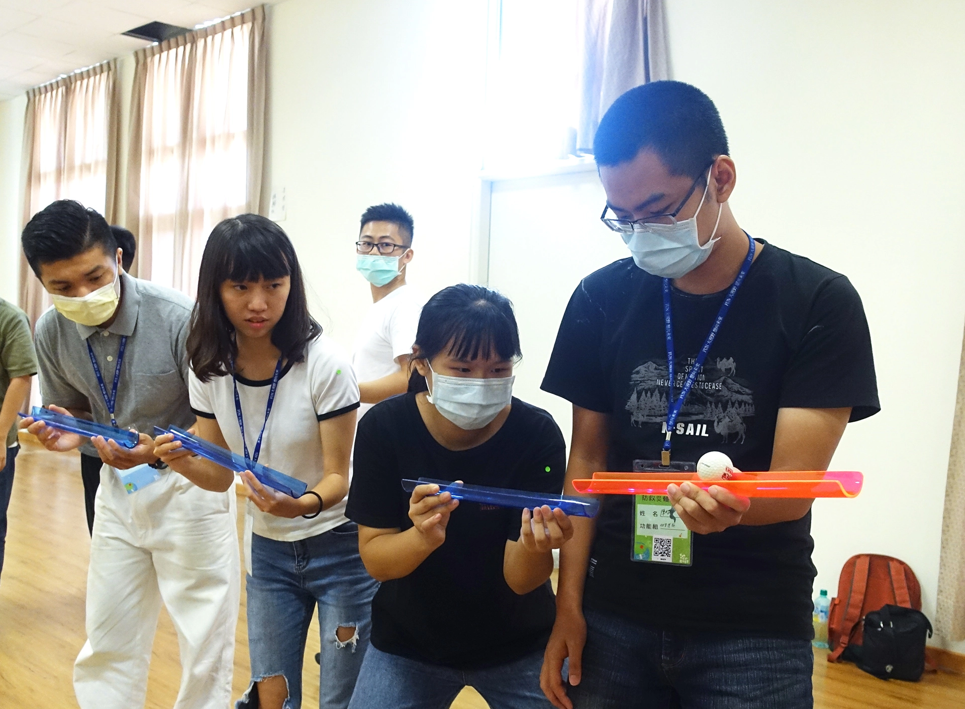 年輕人從PA團康、研討中，體會在救災過程會遇到的溝通、規劃實境。
