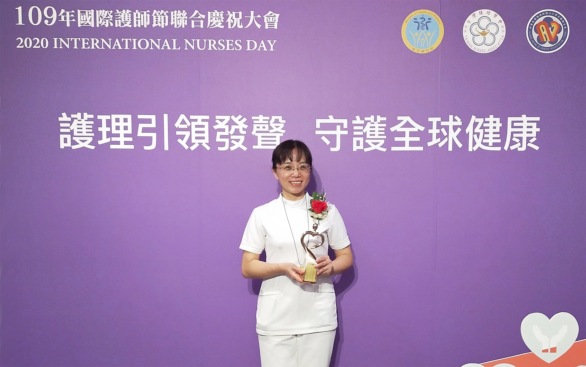 在花蓮慈濟醫院服務二十五年的護理部副主任呂基燕，獲得全國傑出護理人員「服務奉獻獎」的殊榮。江如萍 拍攝