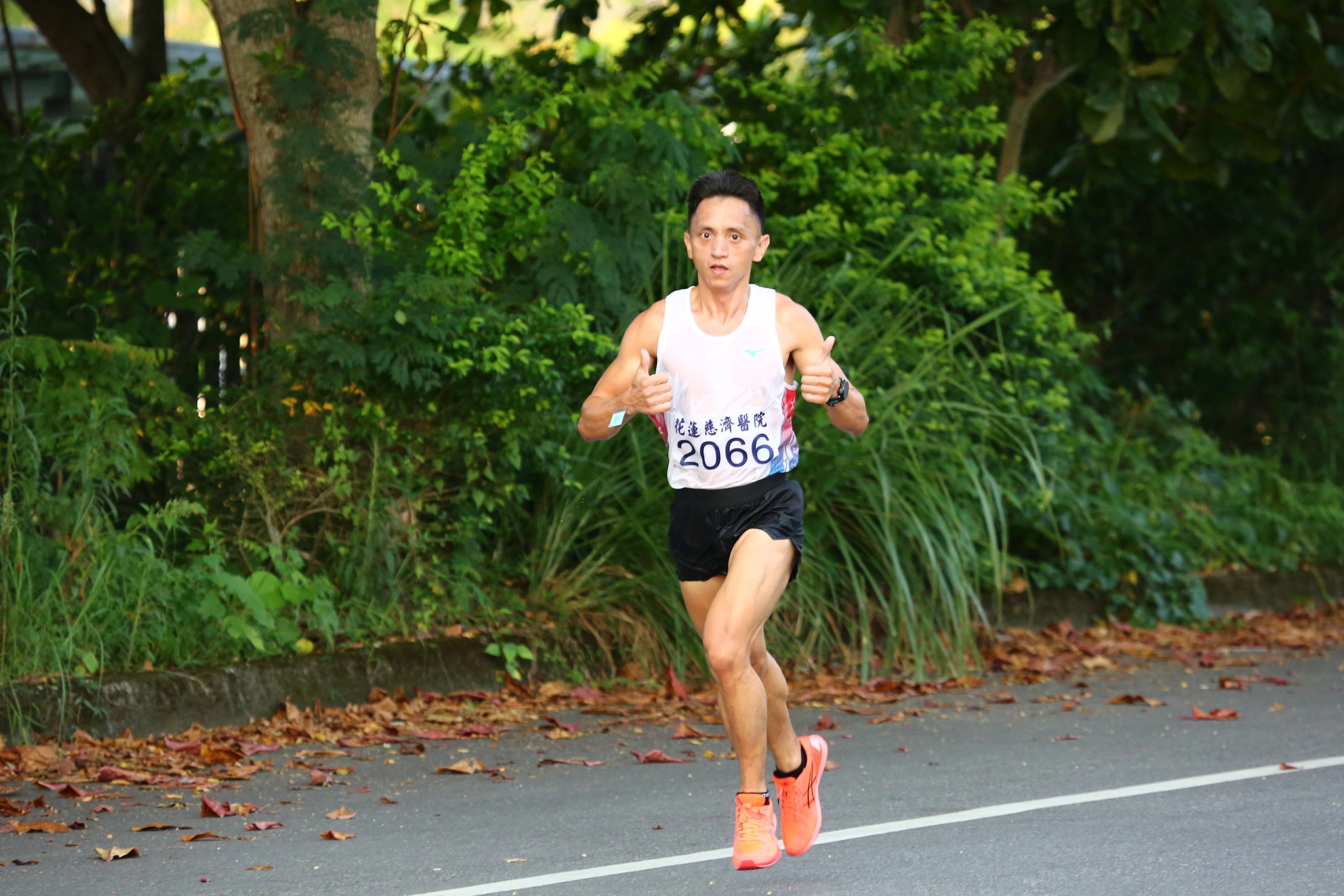 第一位抵達醫院的是社區男子組林福勝，只用了38分42秒抵達終點，平常就有練跑習慣的林福勝表示，雖然沒有達成自己設定三十分鐘完賽的目標，還是很高興今年第一次參加，就獲得第一名，明年會繼續努力突破自己。