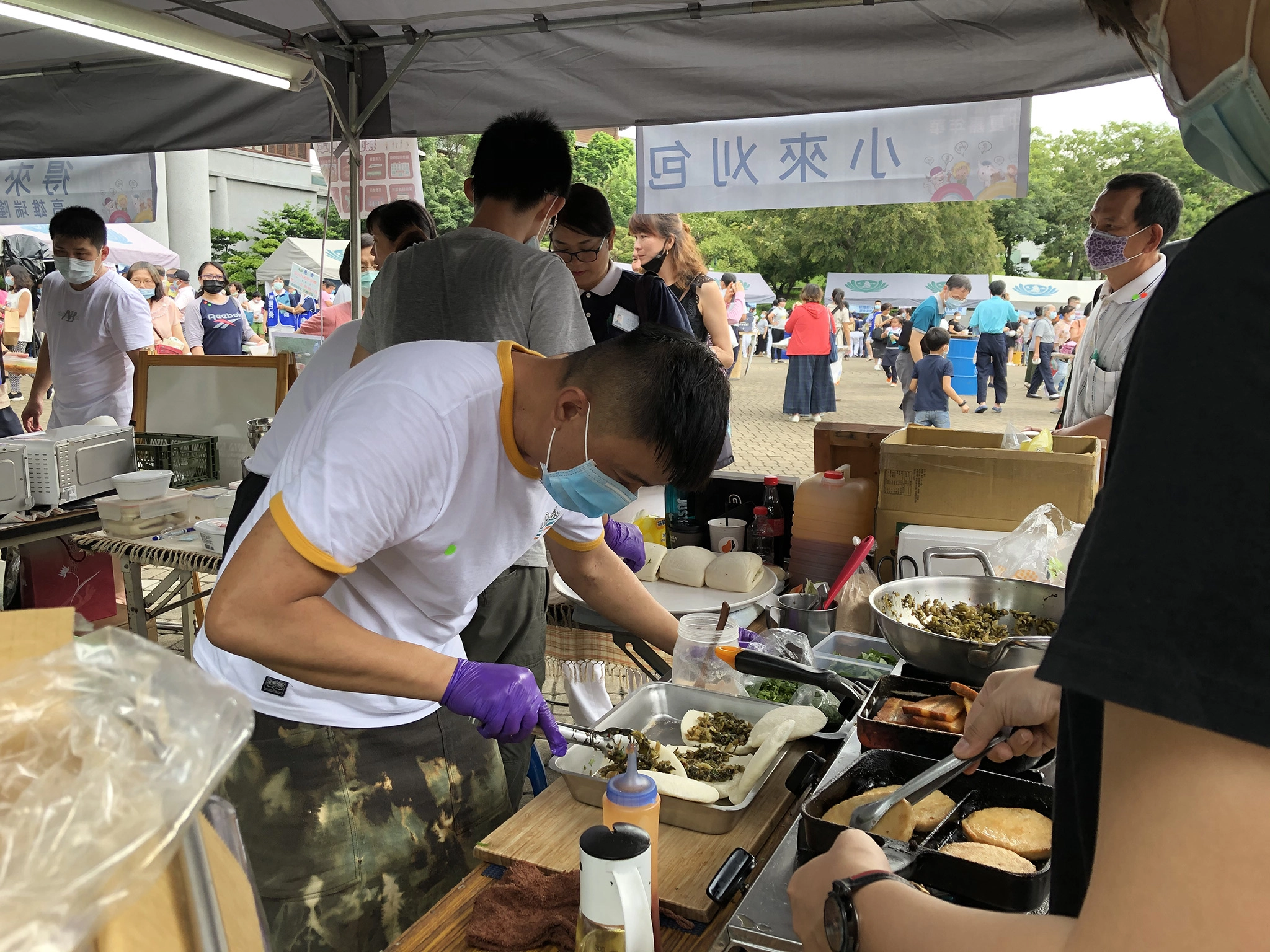 來自台南的小來刈包老闆黃世宏吃素20多年，他認為所有吃素的人都來自慈悲心。(攝影：陳誼謙)
