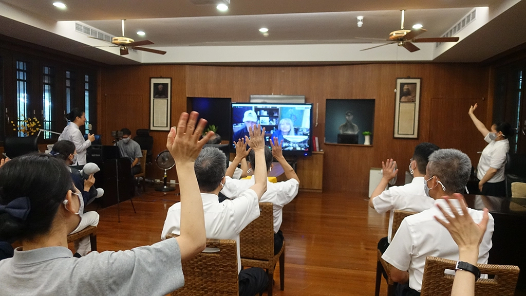 慈濟與大猩猩基金會在台灣時間8月22日7點半簽署備忘錄，透過科技視訊互動。