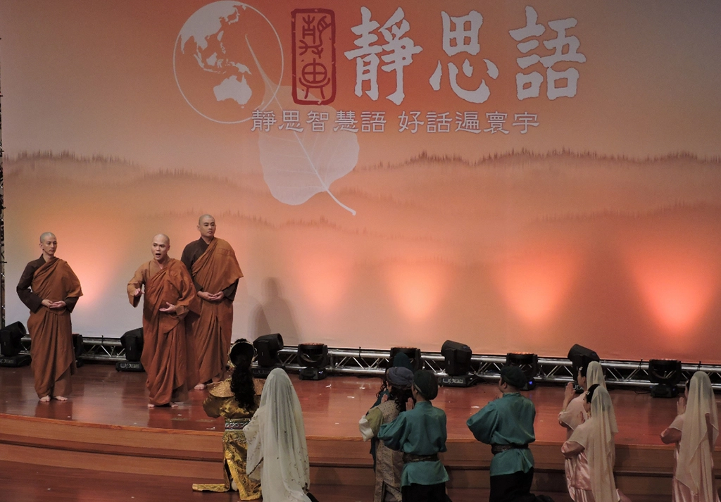 國王面對自己身寬體胖影響健康，求助世尊佛陀，戒除從生活面、飲食面的不良習氣。