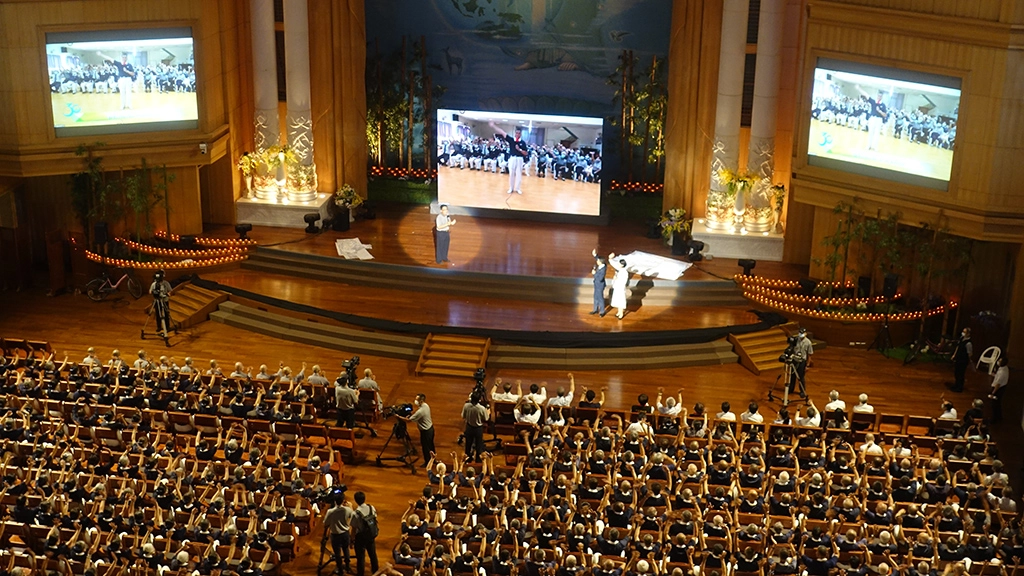 8月23日下午慈濟在花蓮靜思堂舉辦環保30年感恩會，透過直播連線，全球各地環保志工在雲端共同參與。