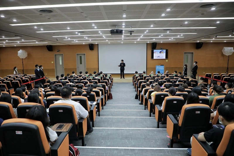 副總統出席「台灣人工智慧學校北部智慧醫療專班開學典禮」。