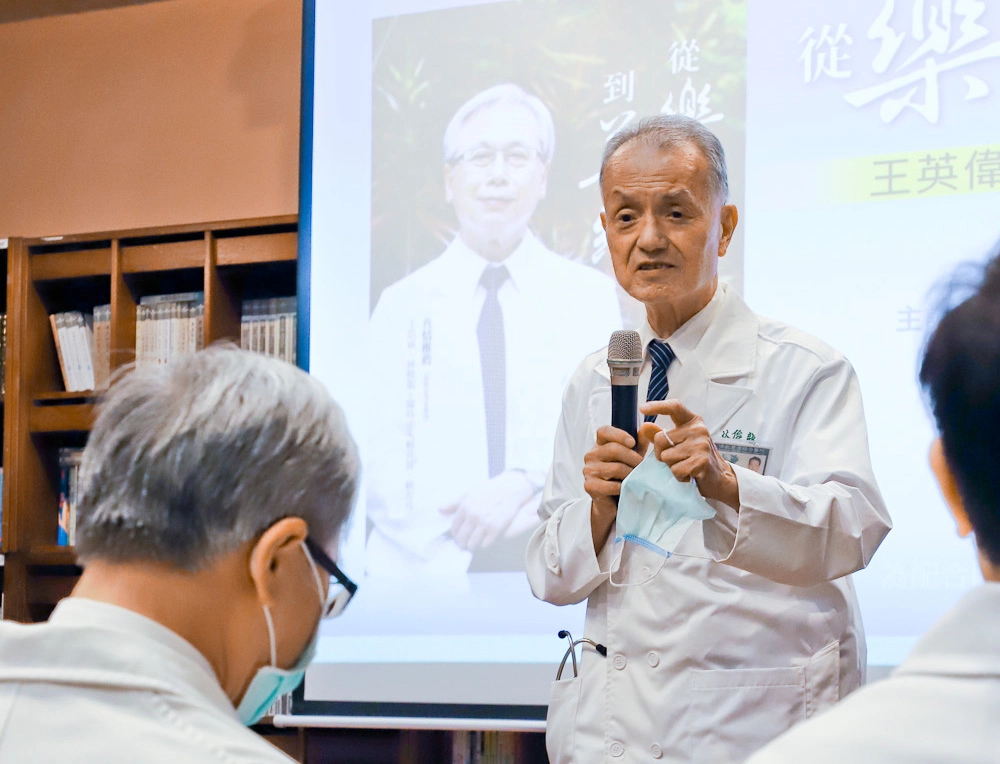慈濟醫療法人林俊龍執行長說，「從子宮到墳墓」是人生的過程，感恩王英偉醫師開創並帶領心蓮團隊，從不放棄為每一位末期病人的療護、圓夢努力、付出。