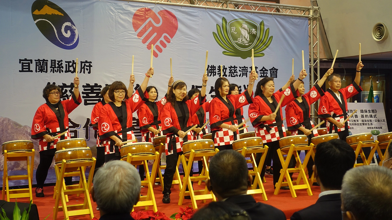 活動由宜蘭七張太鼓隊帶來熱情演出，為活動揭開序幕。(圖為慈濟基金會提供)