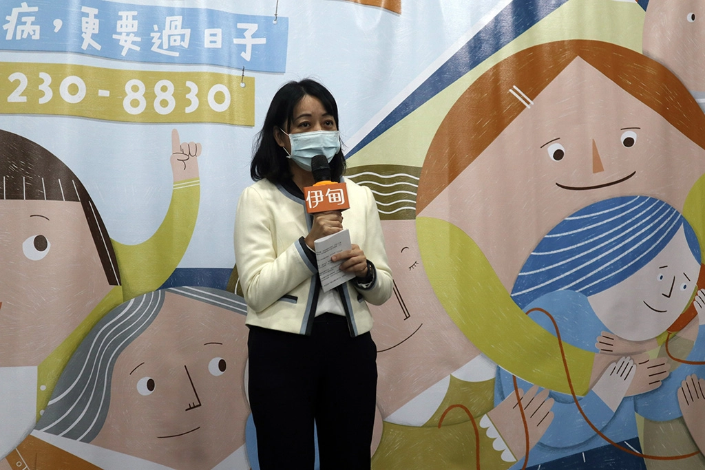 立法委員王婉諭現身與會，盼除醫療資源外，給予精障者及其照顧者足夠的支持，共同走過生命低谷。